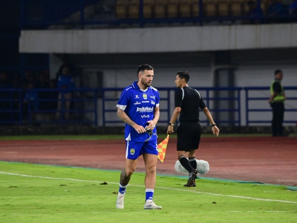 Ini Komentar Marc Klok Untuk Jersey Terbaru Persib Bandung